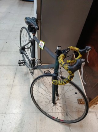 Bicicleta de carretera negra