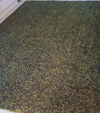 Alfombra verde y amarilla