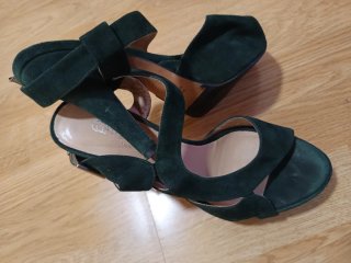 Zapatos de tacón verde ante