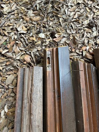 Puerta doble de madera y cristal