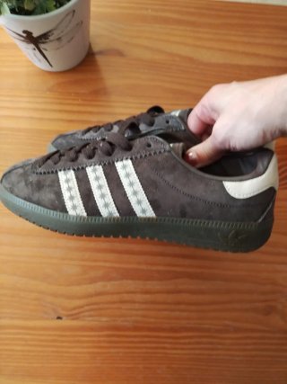 Zapatillas Adidas Bermuda Marrones y Blancas