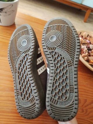 Zapatillas Adidas Bermuda Marrones y Blancas