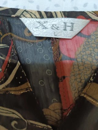 Blusa transparente estampada Talla L.