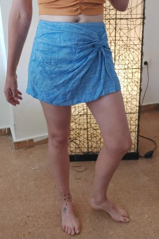 Pantalóncorta azul anudada