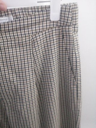 Pantalón de cuadros.