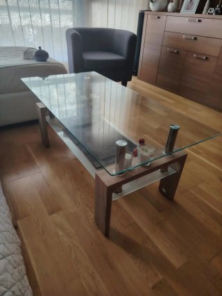 Mesa de cristal y madera salón