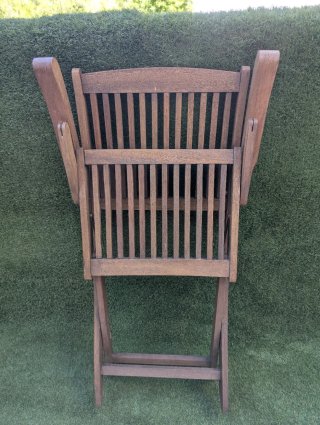 Sillas plegables de madera. (Juego de dos).