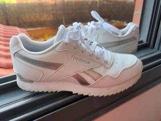 Zapatillas Reebok Blancas y Plateadas