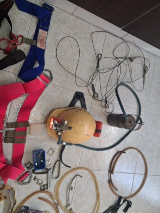 Lote Espeleología Vintage: Cascos, Arneses y Más