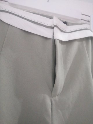 Pantalón verde ancho