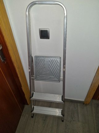 Escalera de aluminio plegable