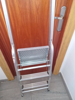 Escalera de aluminio plegable