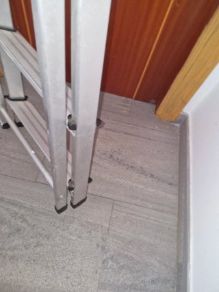 Escalera de aluminio plegable
