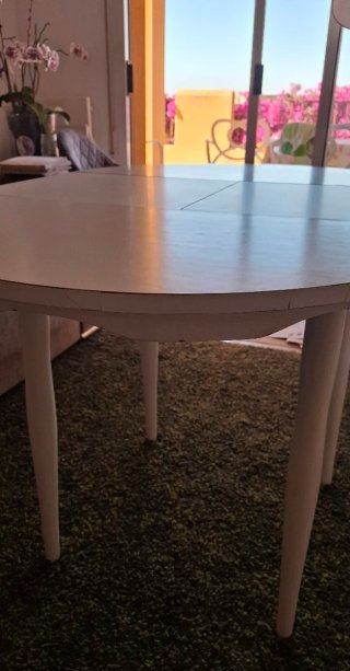 Mesa extensible blanca de madera