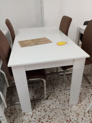 Mesa Comedor Blanca y Marrón