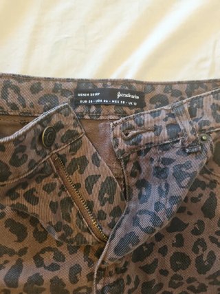 Falda corta leopardo Stradivarius