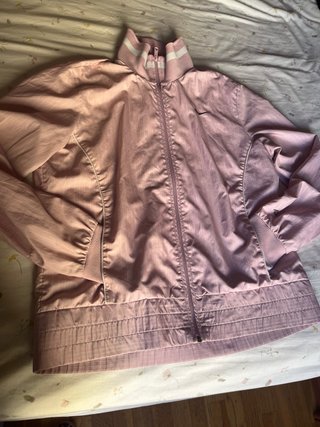 Sudadera Nike rosa pálido con rayas