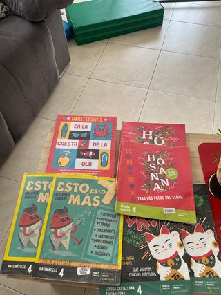 Libros de 4 de primaria, lengua, mates , soci,musi