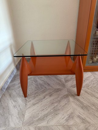 Mesa auxiliar cristal y madera.