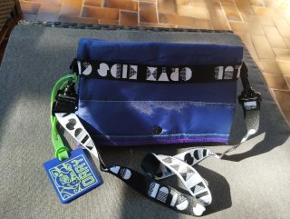 Bandolera azul y morada