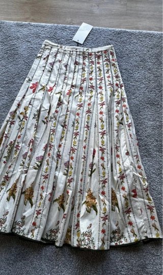 Falda midi floral Zara