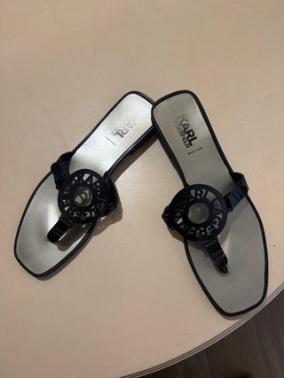Sandalias Karl Lagerfeld Negras y Plateada