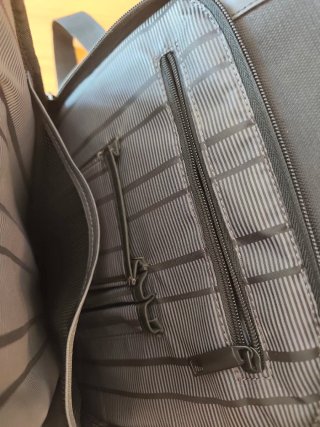 Mochila Kenneth Cole Tablet Negra