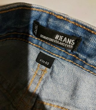 Shorts jeans con occhi e glitter