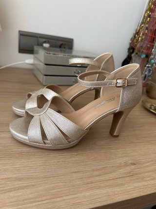 Zapatos de tacón dorados talla 36