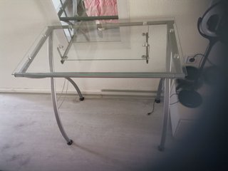 Mesa pc cristal y hierro