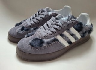 Adidas Gazelle grises estampado animal