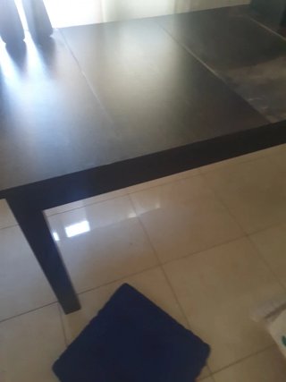 Mesa de comedor negra