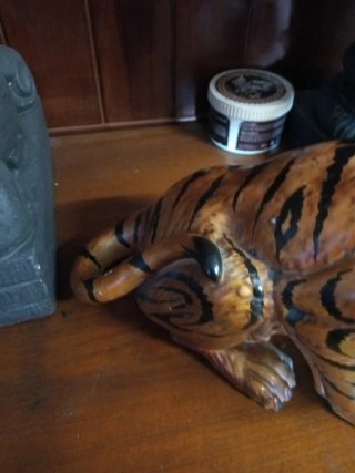 Tigre de yeso antiguo
