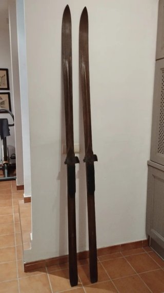 Esquís de madera antiguos