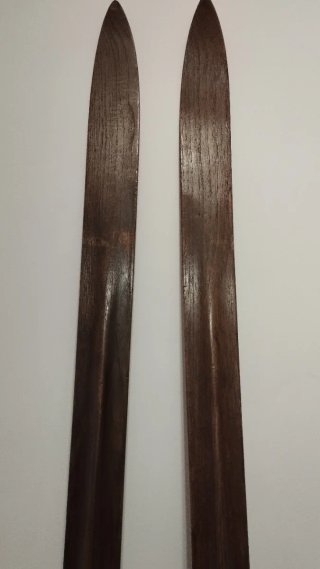Esquís de madera antiguos