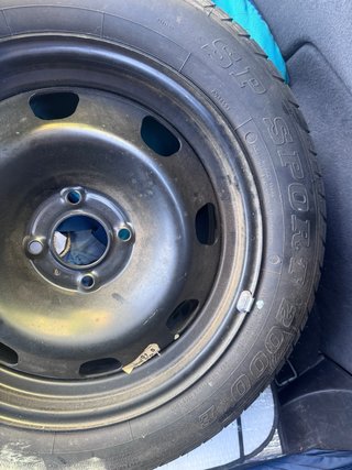 Llanta de acero 4 tornillos con neumático nuevo