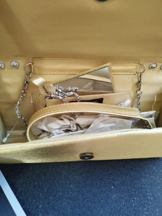 Bolso de fiesta dorado con pedrería