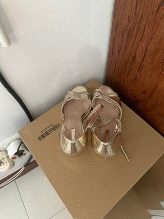Sandalias doradas elegantes talla 40