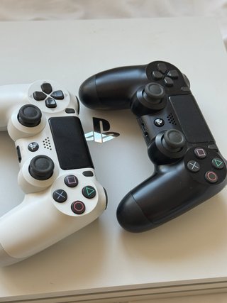 PS4 Pro 1TB Blanca + 2 Mandos DualShock4