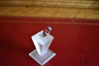 Anillo antiguo Chevalier de oro 10 kt con 3 rubies