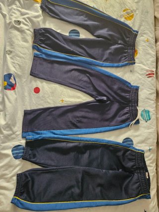 Pantalones deportivos de La Salle.