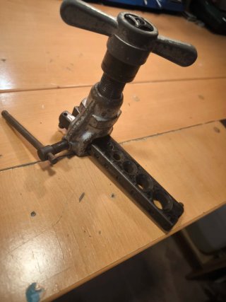 Abocardador excéntrico para tubos