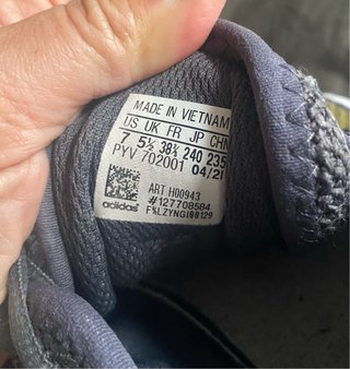 Zapatillas Adidas 36.5 grises con tiras doradas