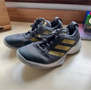 Zapatillas Adidas 36.5 grises con tiras doradas