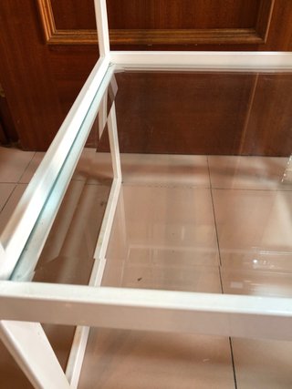 Mesa auxiliar forja blanca y cristal