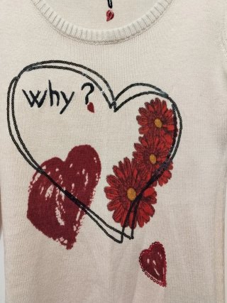 Jersey fino Desigual beige con corazones rojos