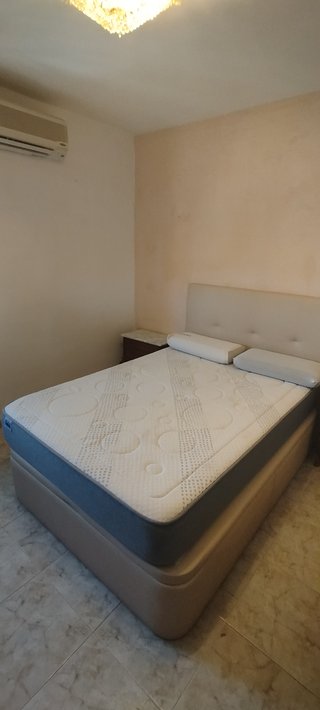 Colchón y 2 almohadas semi nuevo