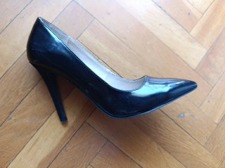 Zapatos de tacón Zara negros