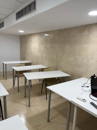 Cortinas, mesas y sillas a 10€