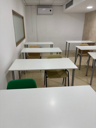 Cortinas, mesas y sillas a 10€